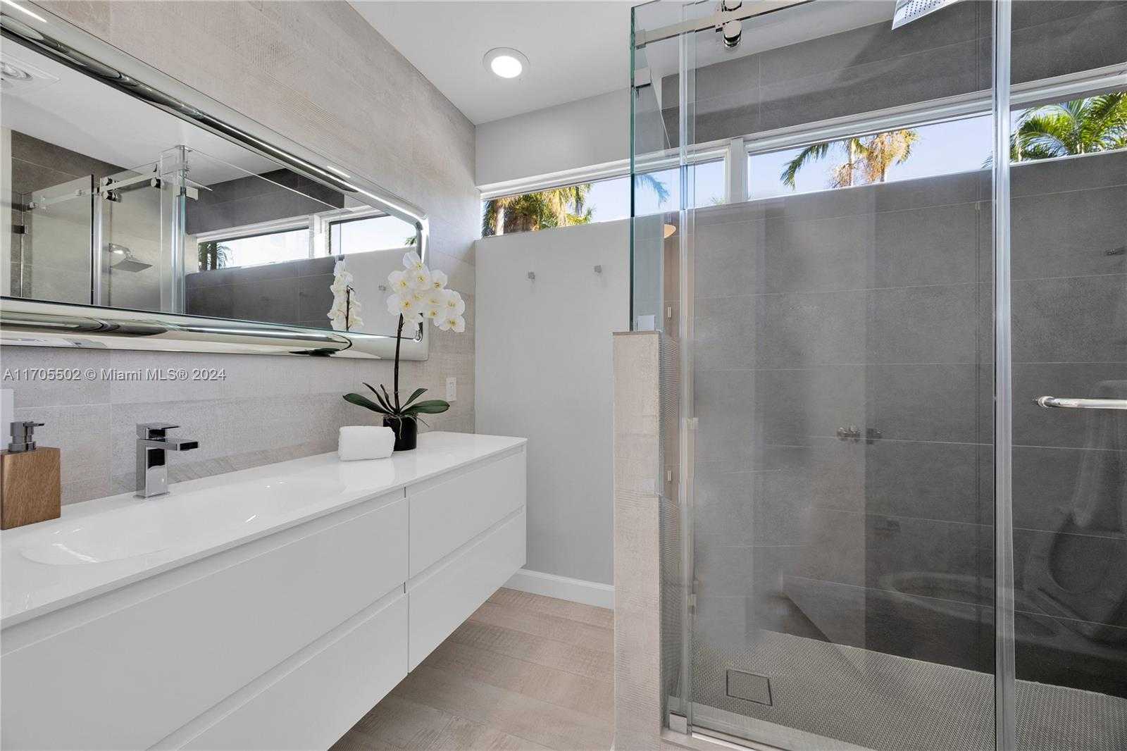 Small Image of 3566 ROCKERMAN RD, Miami Number 25