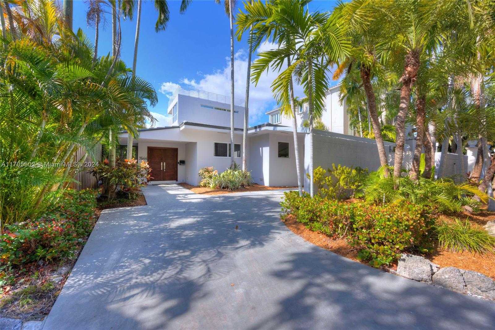 Small Image of 3566 ROCKERMAN RD, Miami Number 3