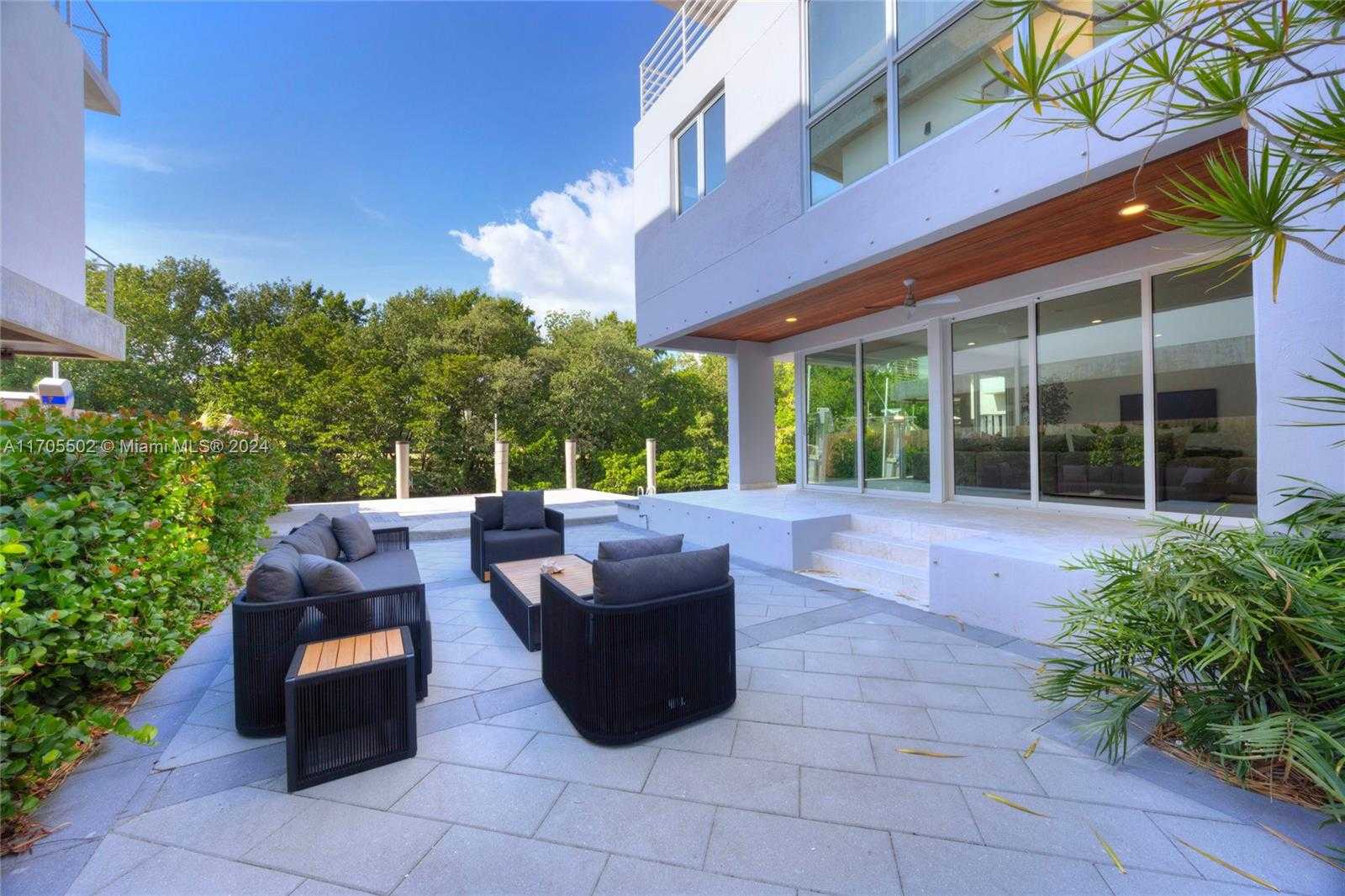 Small Image of 3566 ROCKERMAN RD, Miami Number 32