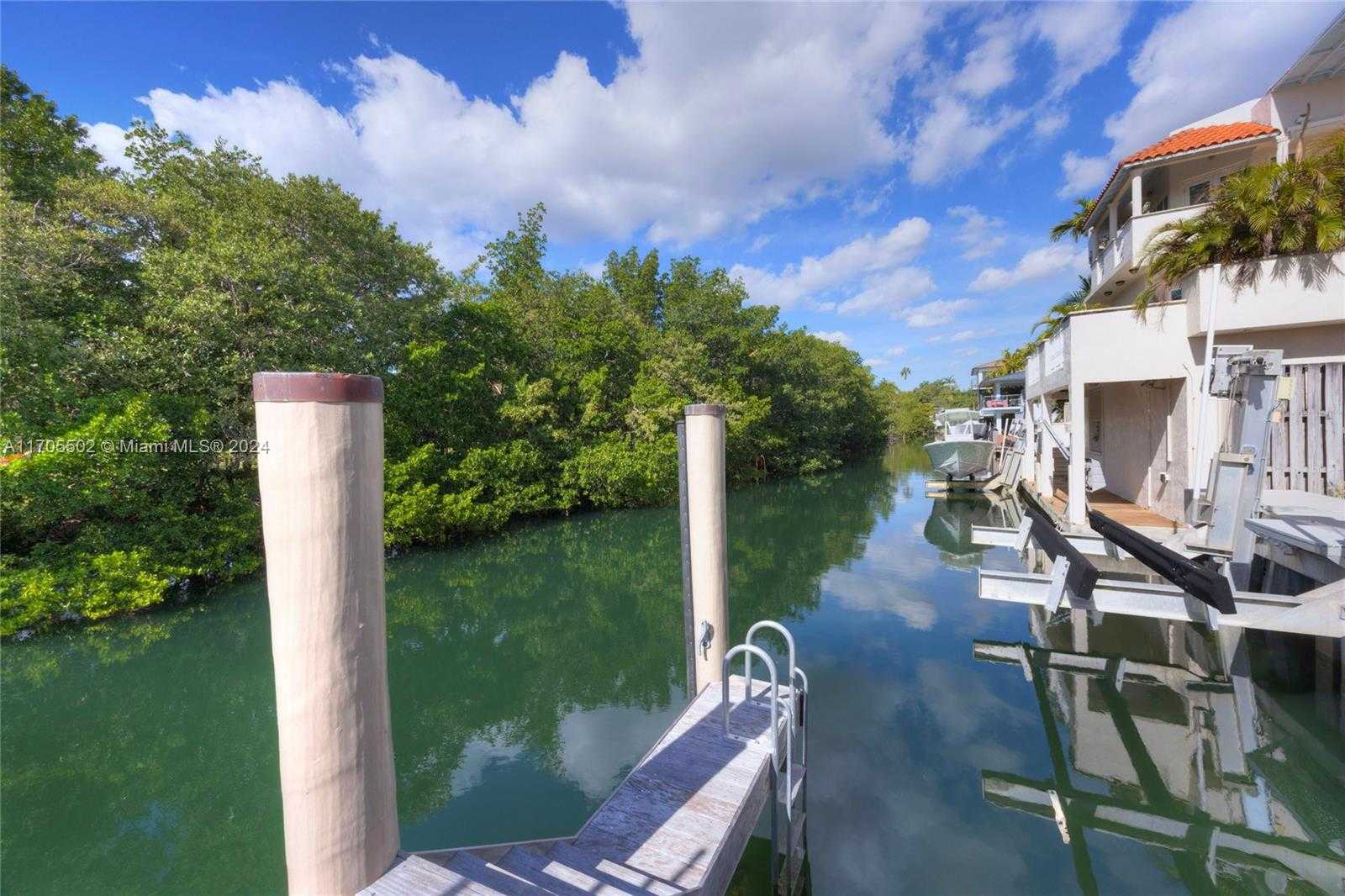Small Image of 3566 ROCKERMAN RD, Miami Number 34