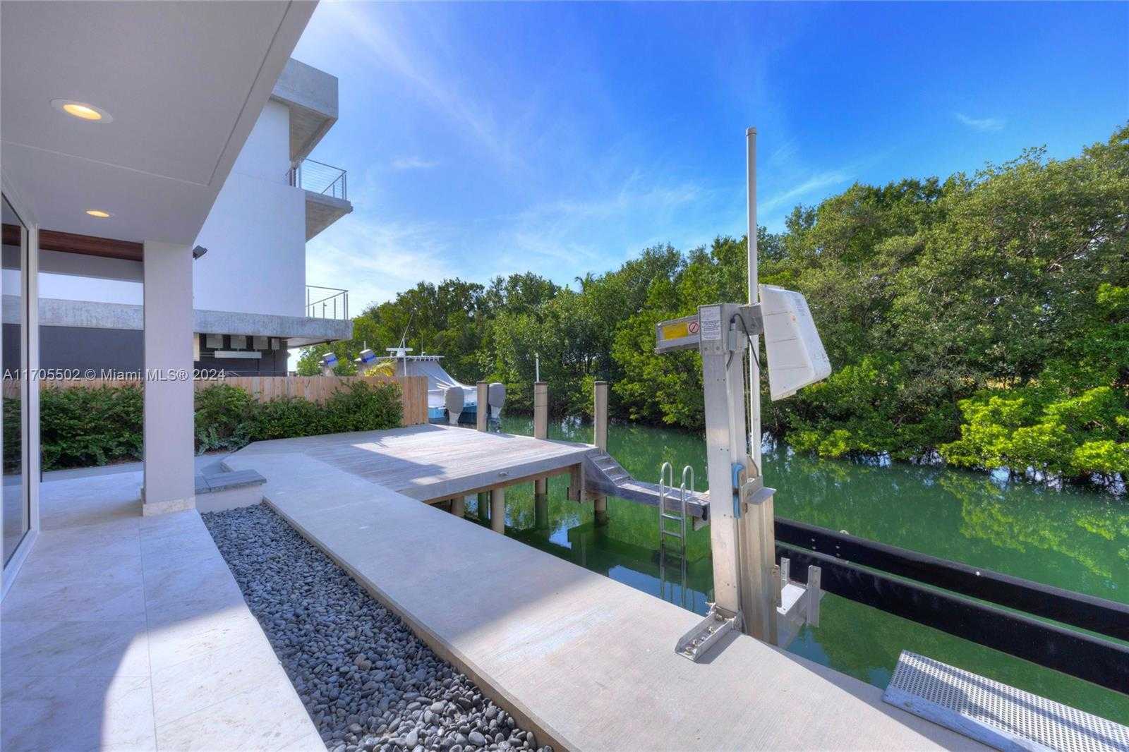 Small Image of 3566 ROCKERMAN RD, Miami Number 35