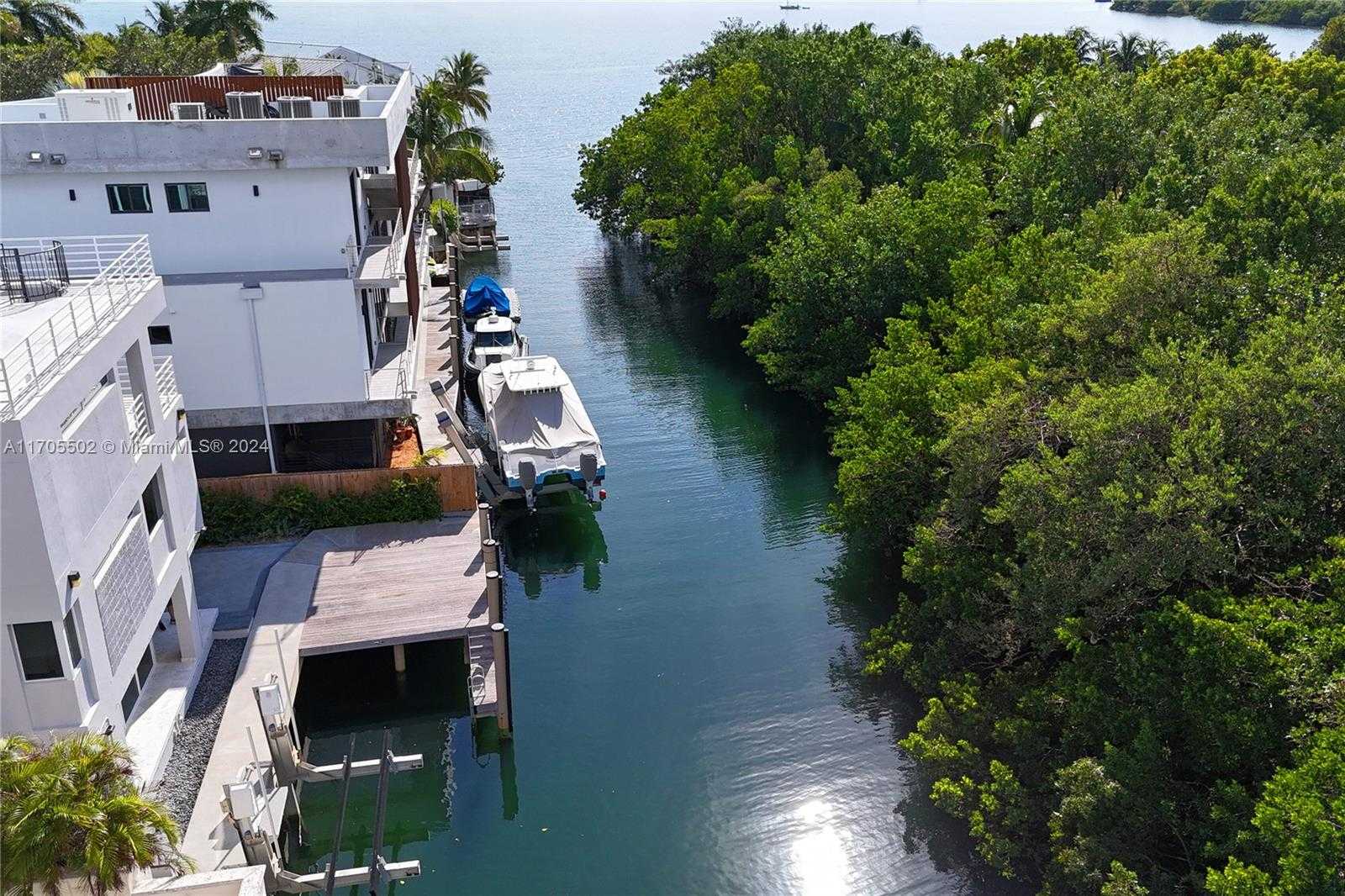 Small Image of 3566 ROCKERMAN RD, Miami Number 37