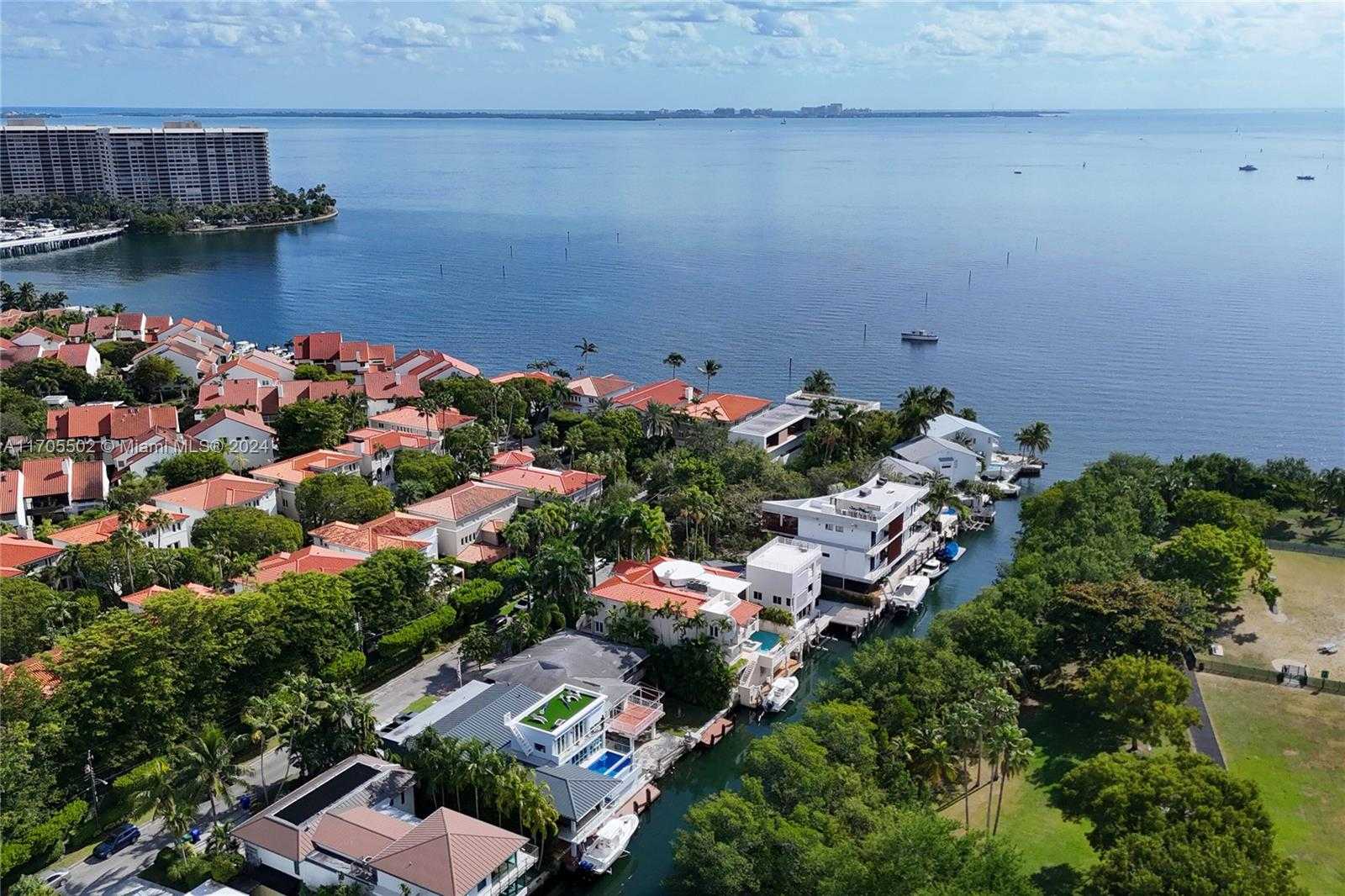 Small Image of 3566 ROCKERMAN RD, Miami Number 38