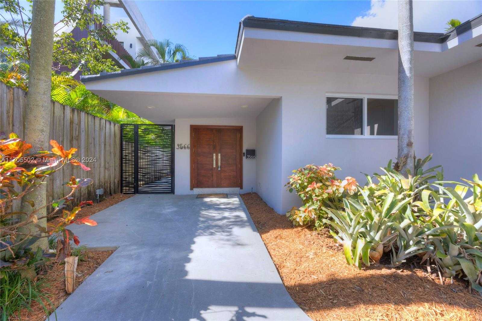 Small Image of 3566 ROCKERMAN RD, Miami Number 4