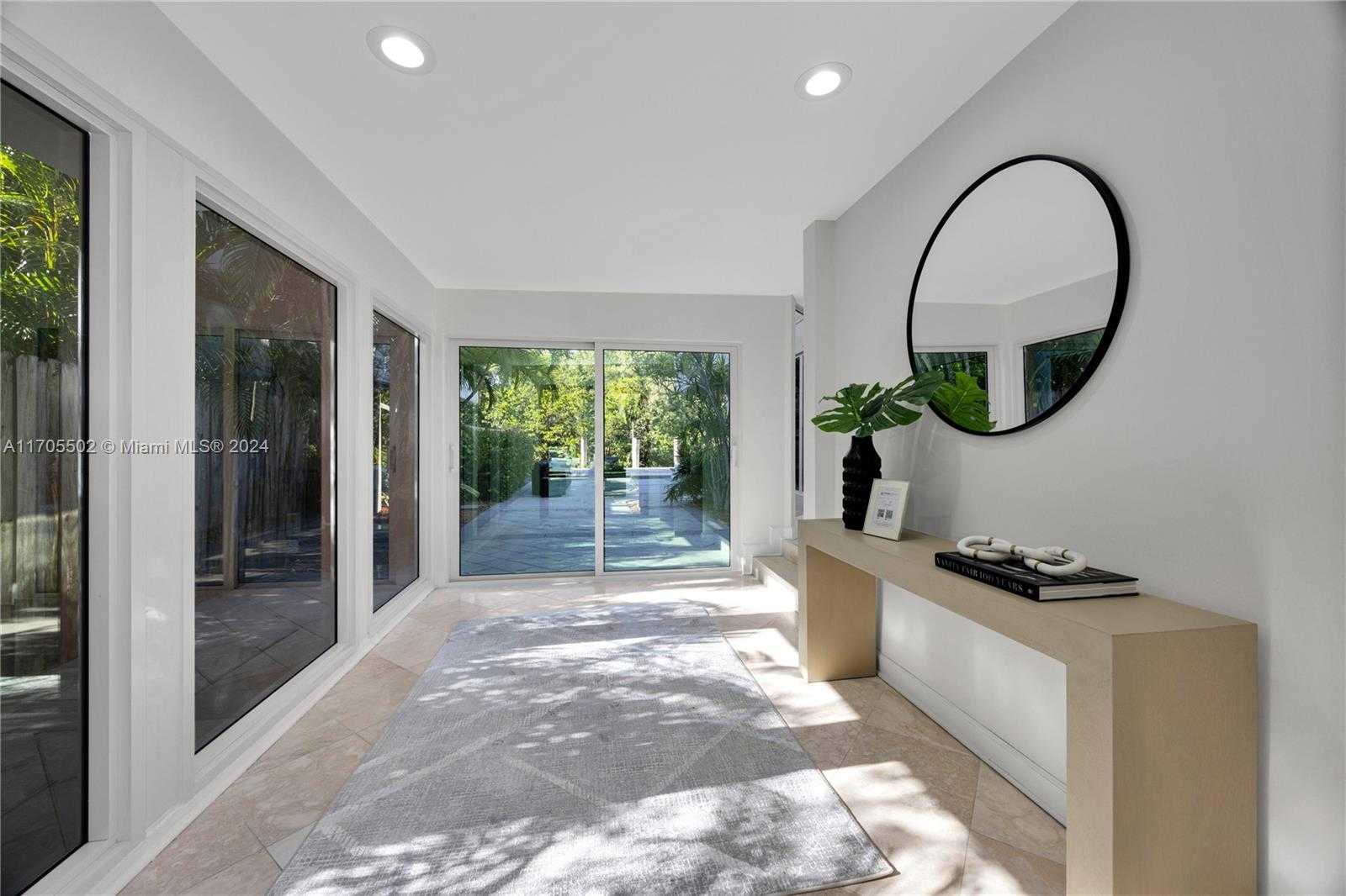 Small Image of 3566 ROCKERMAN RD, Miami Number 6