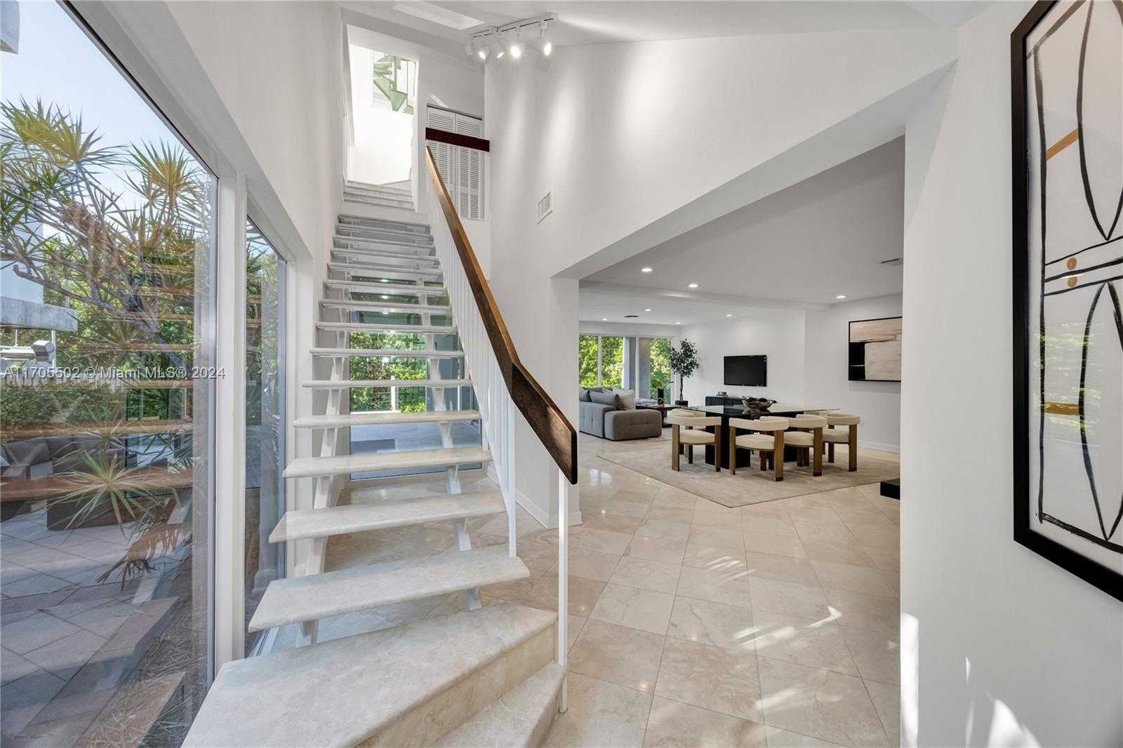 Small Image of 3566 ROCKERMAN RD, Miami Number 7