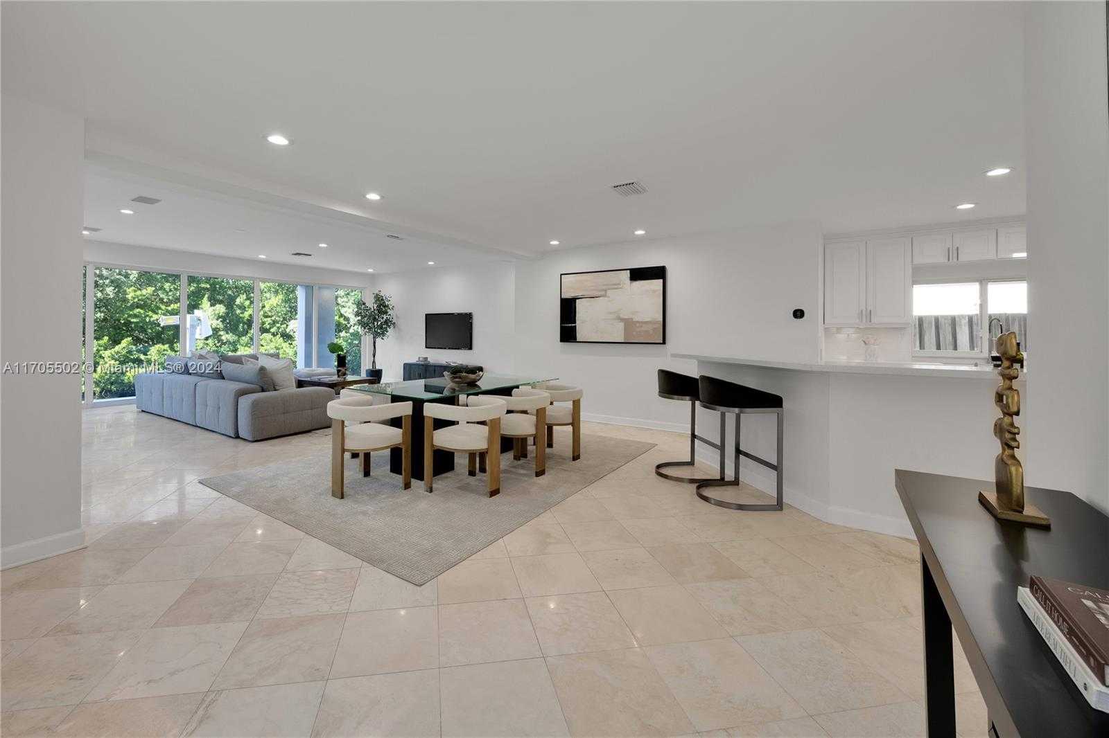 Small Image of 3566 ROCKERMAN RD, Miami Number 8