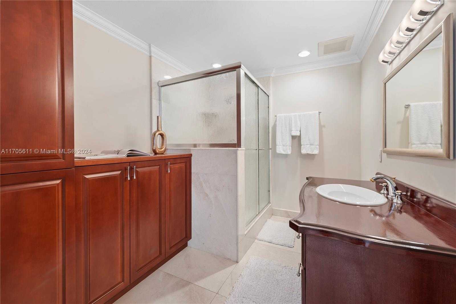 Small Image of 5371 NORTH BAY RD, Miami Beach Number 12