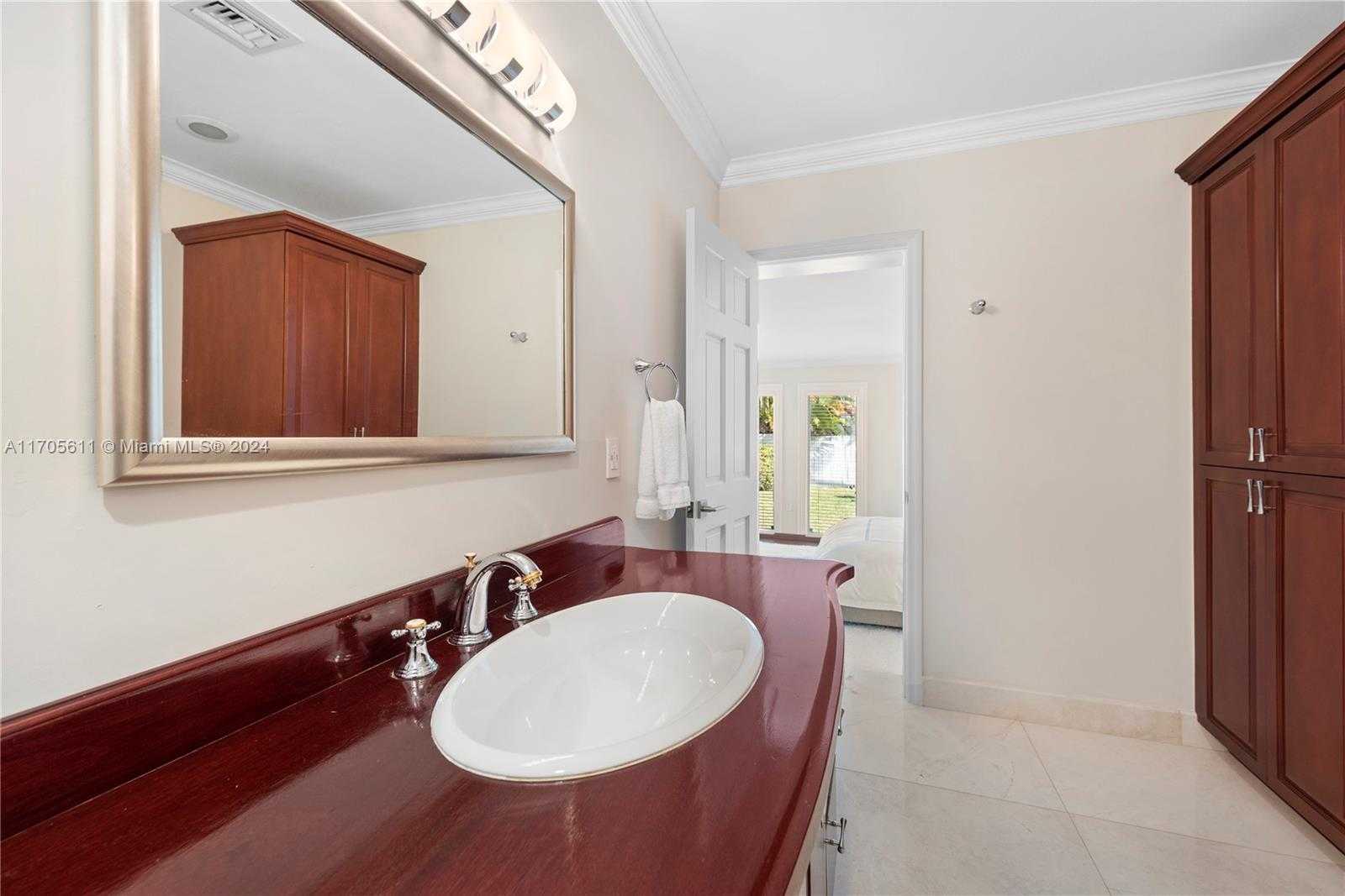 Small Image of 5371 NORTH BAY RD, Miami Beach Number 13
