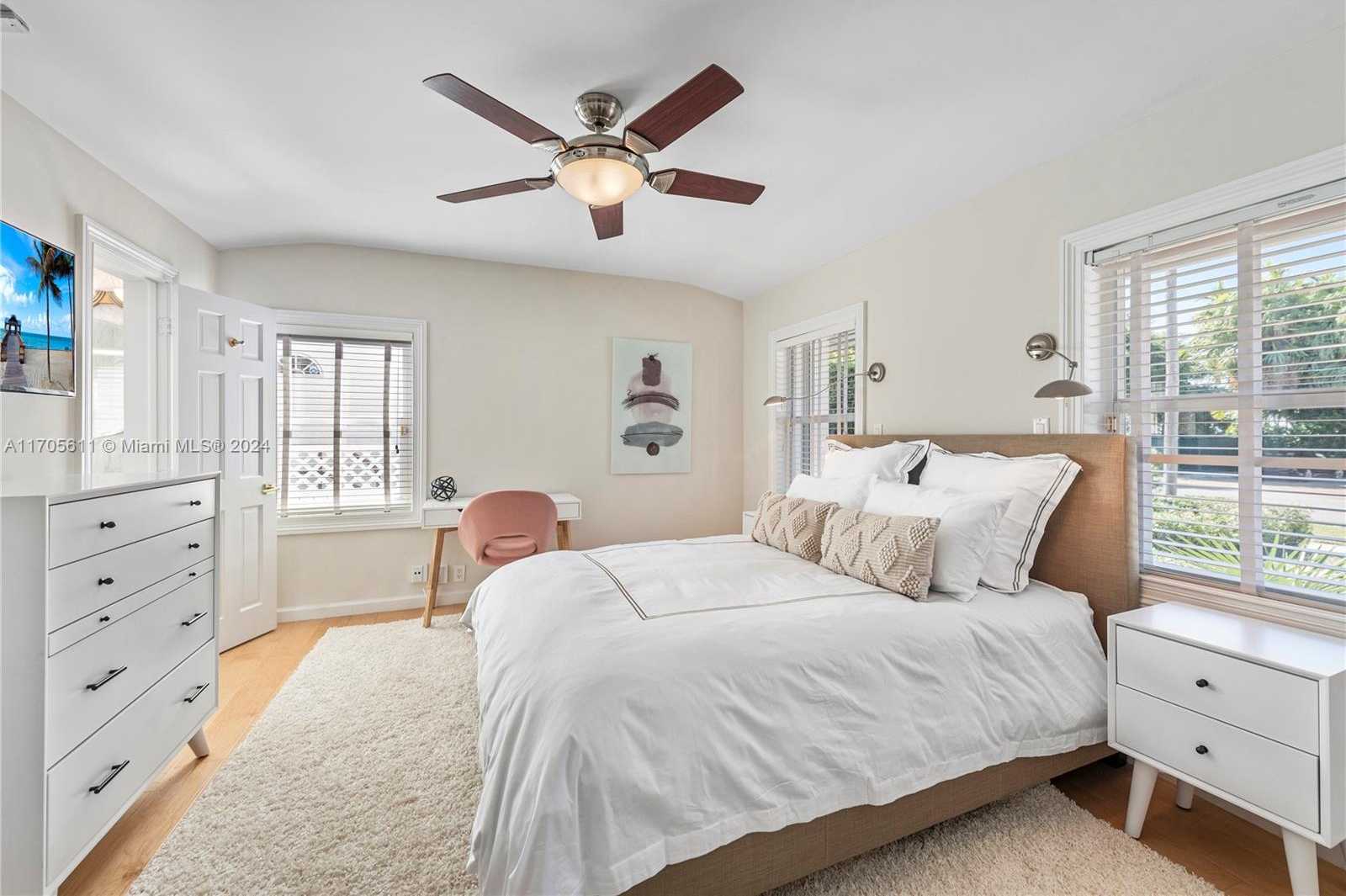 Small Image of 5371 NORTH BAY RD, Miami Beach Number 17