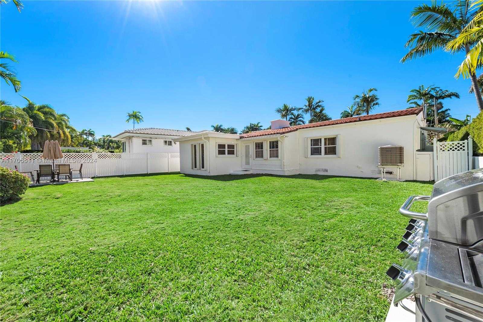 Small Image of 5371 NORTH BAY RD, Miami Beach Number 31