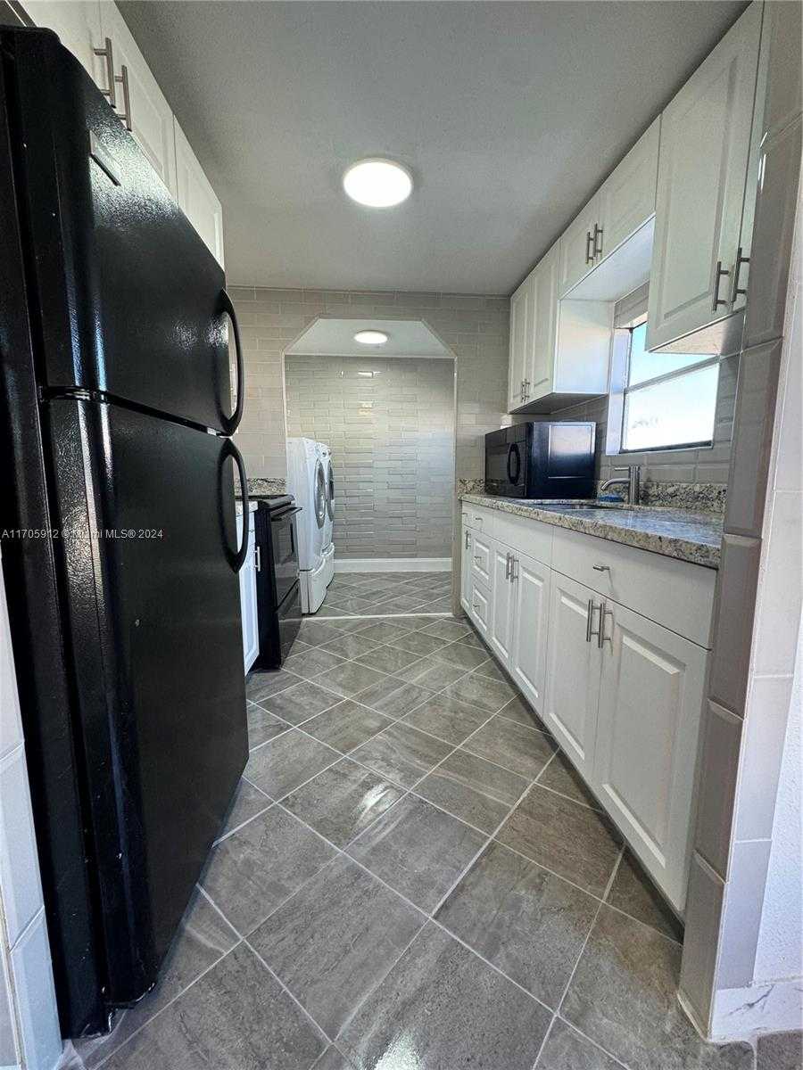 Small Image of 21511 NORTH WEST 3RD ST, Pembroke Pines Number 19