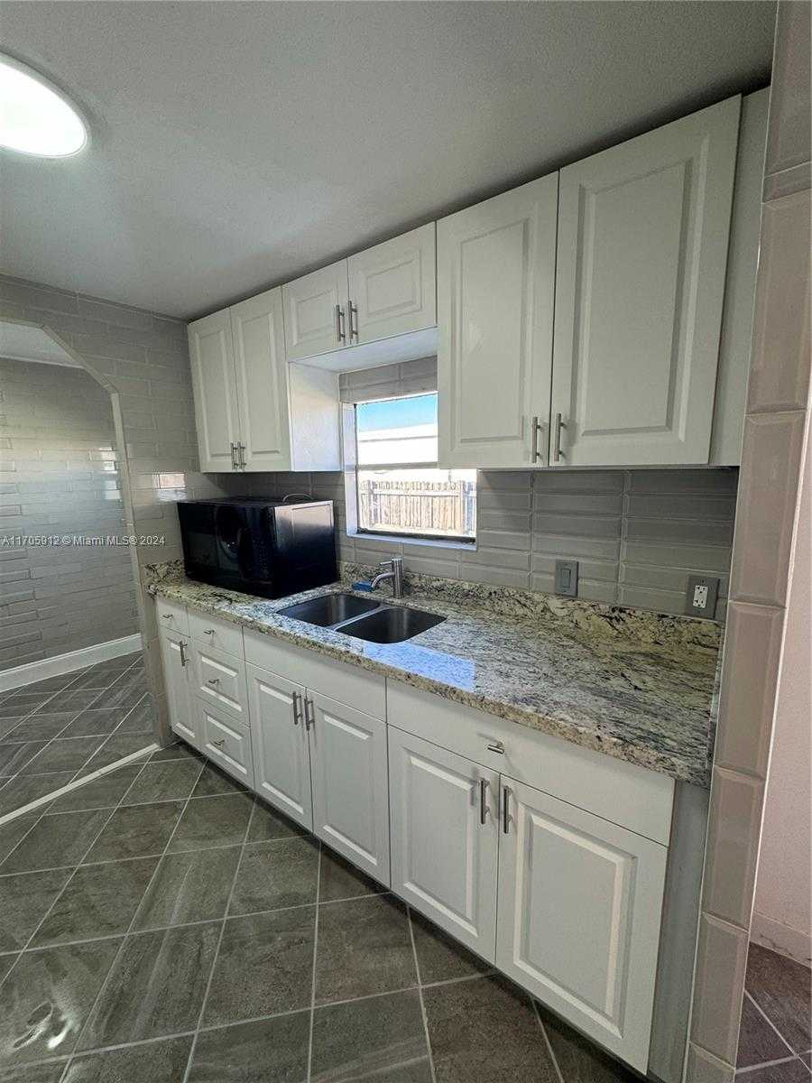 Small Image of 21511 NORTH WEST 3RD ST, Pembroke Pines Number 20