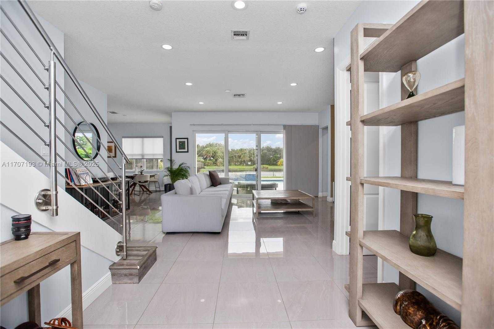 Small Image of 10410 RANCHETTE DR, Cooper City Number 14