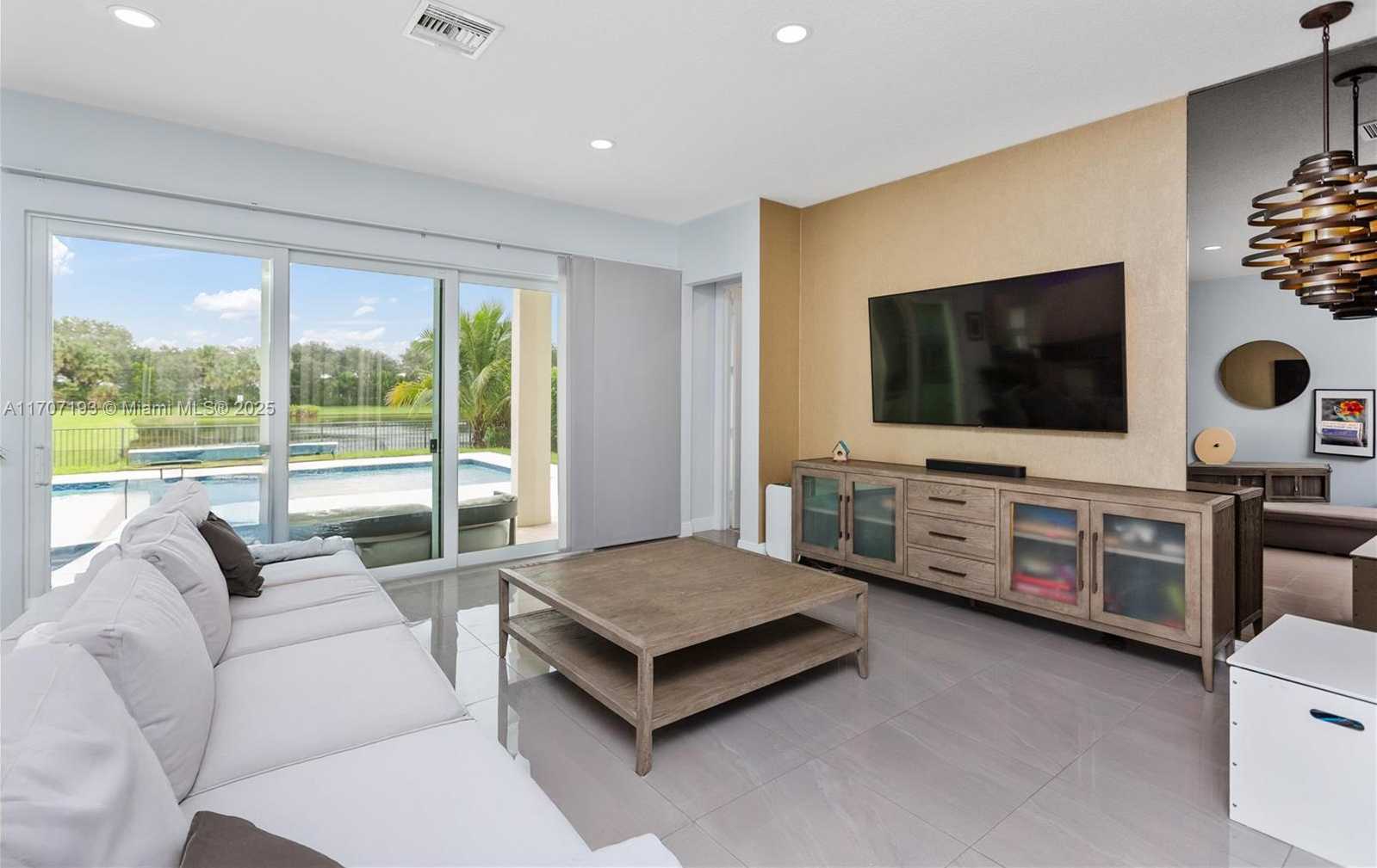 Small Image of 10410 RANCHETTE DR, Cooper City Number 15