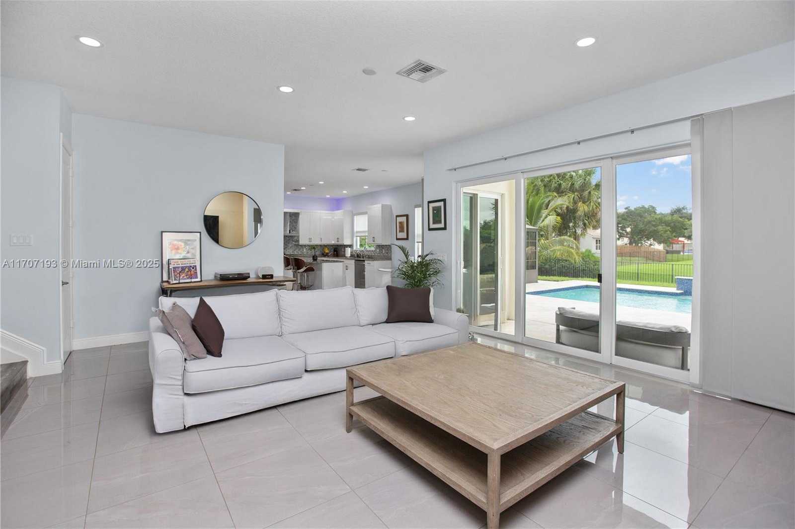 Small Image of 10410 RANCHETTE DR, Cooper City Number 16