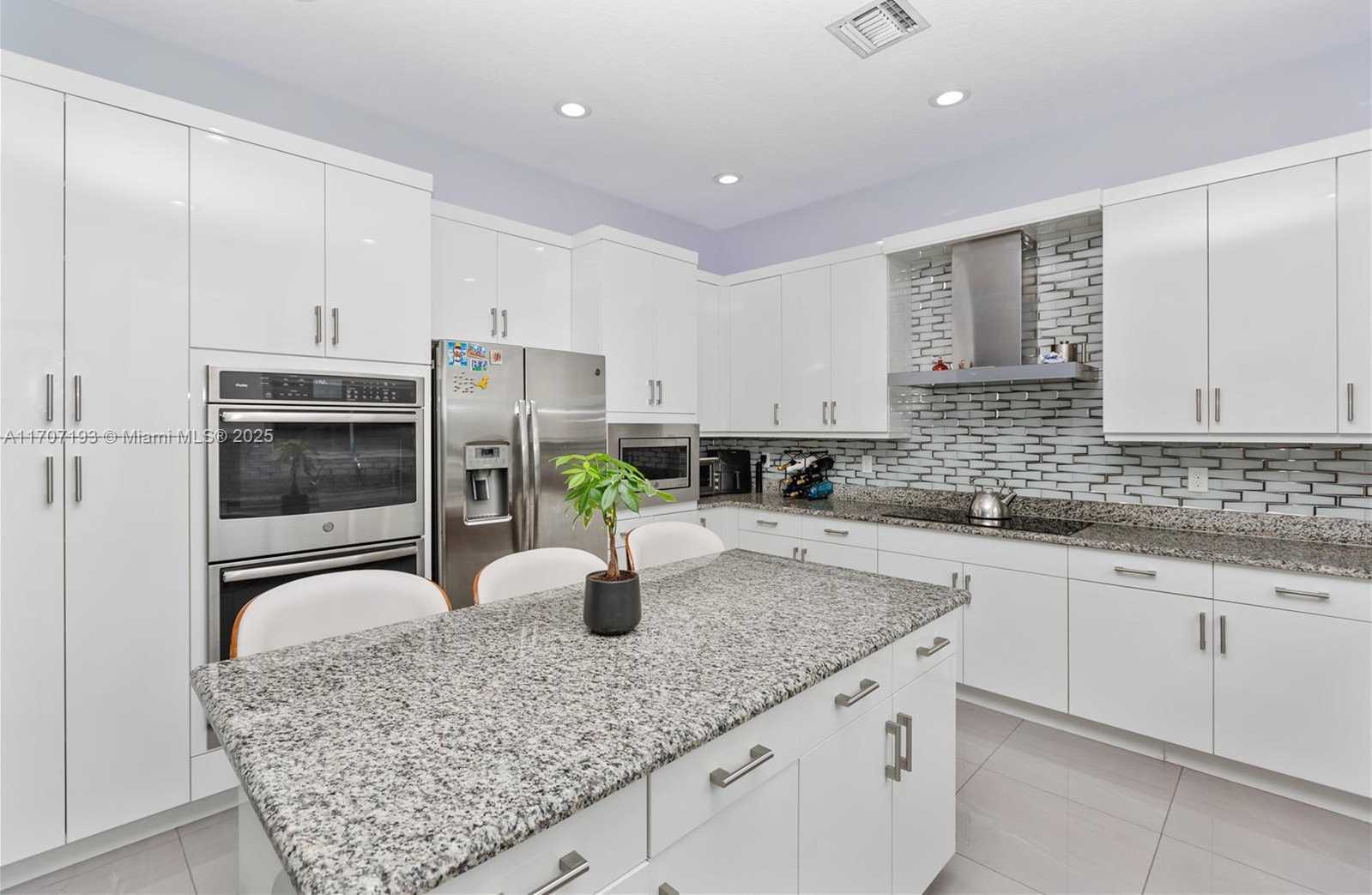 Small Image of 10410 RANCHETTE DR, Cooper City Number 19