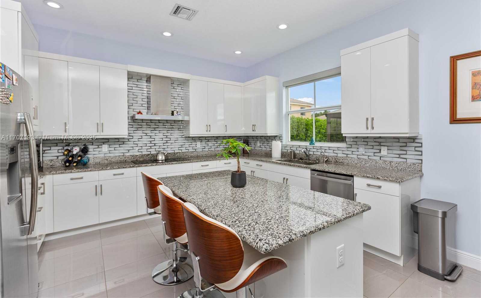 Small Image of 10410 RANCHETTE DR, Cooper City Number 21