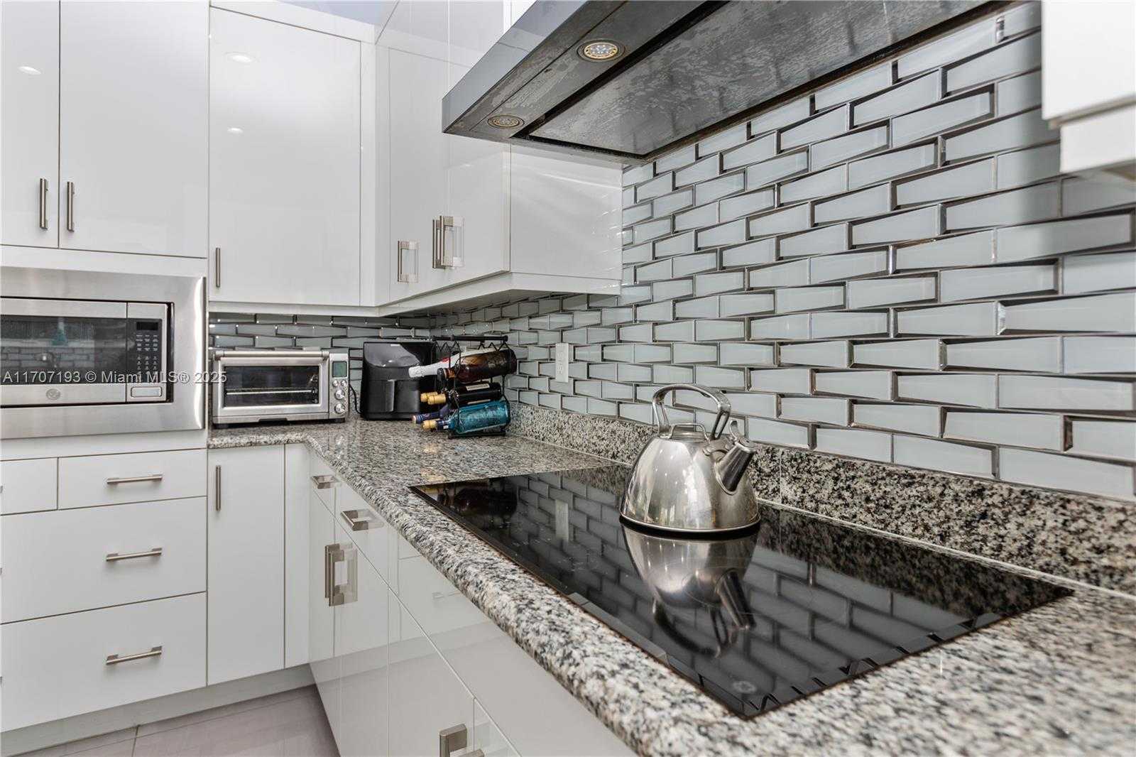 Small Image of 10410 RANCHETTE DR, Cooper City Number 23