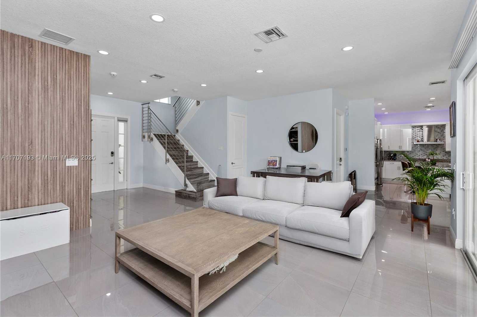 Small Image of 10410 RANCHETTE DR, Cooper City Number 25