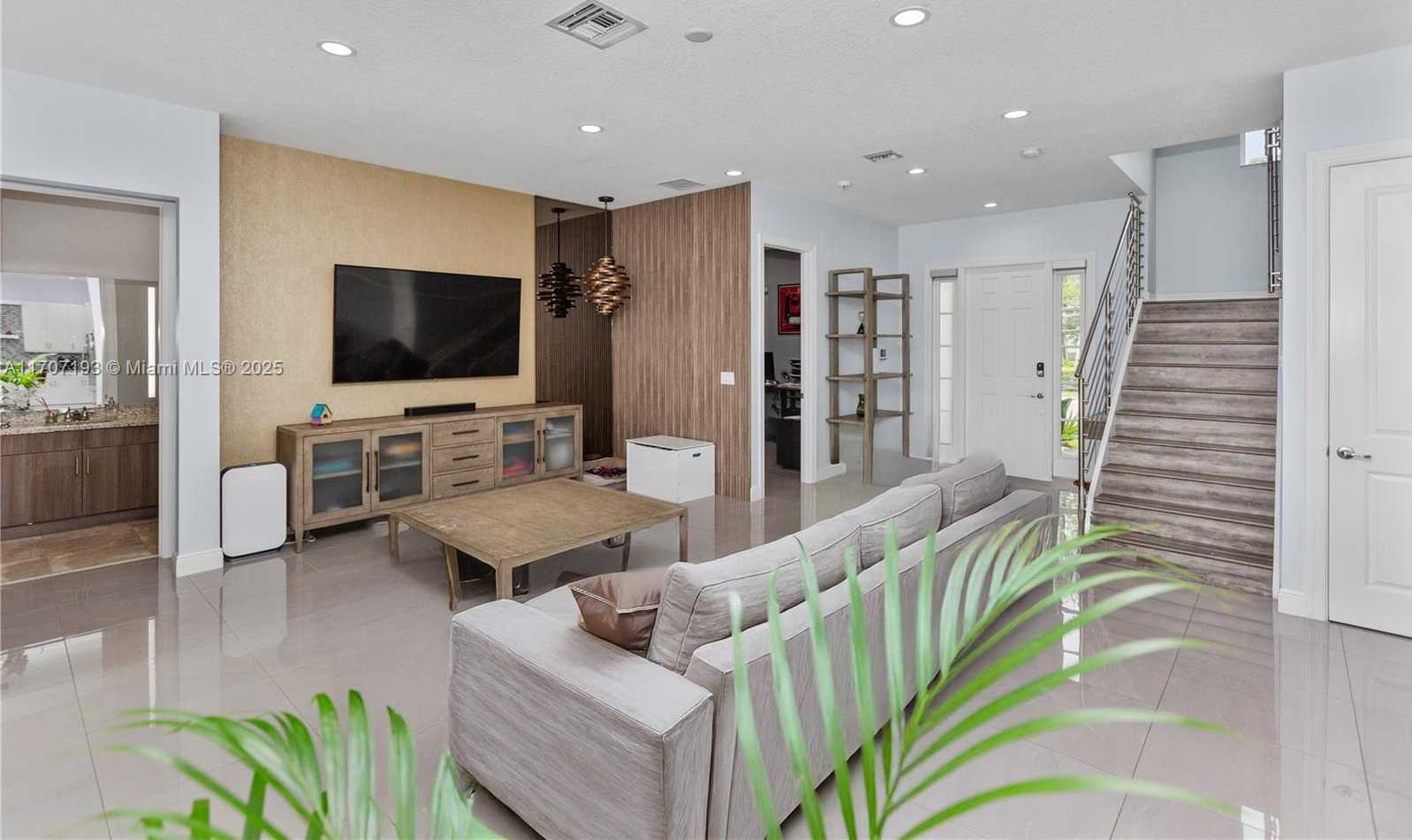 Small Image of 10410 RANCHETTE DR, Cooper City Number 27