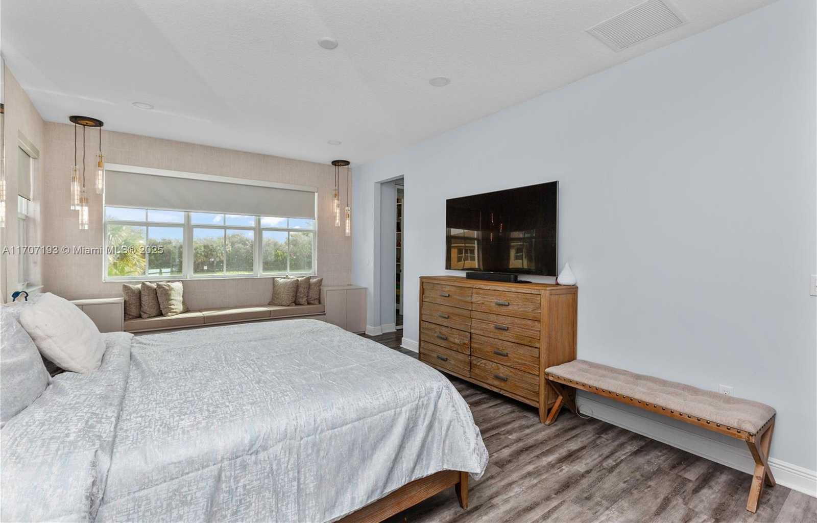 Small Image of 10410 RANCHETTE DR, Cooper City Number 30