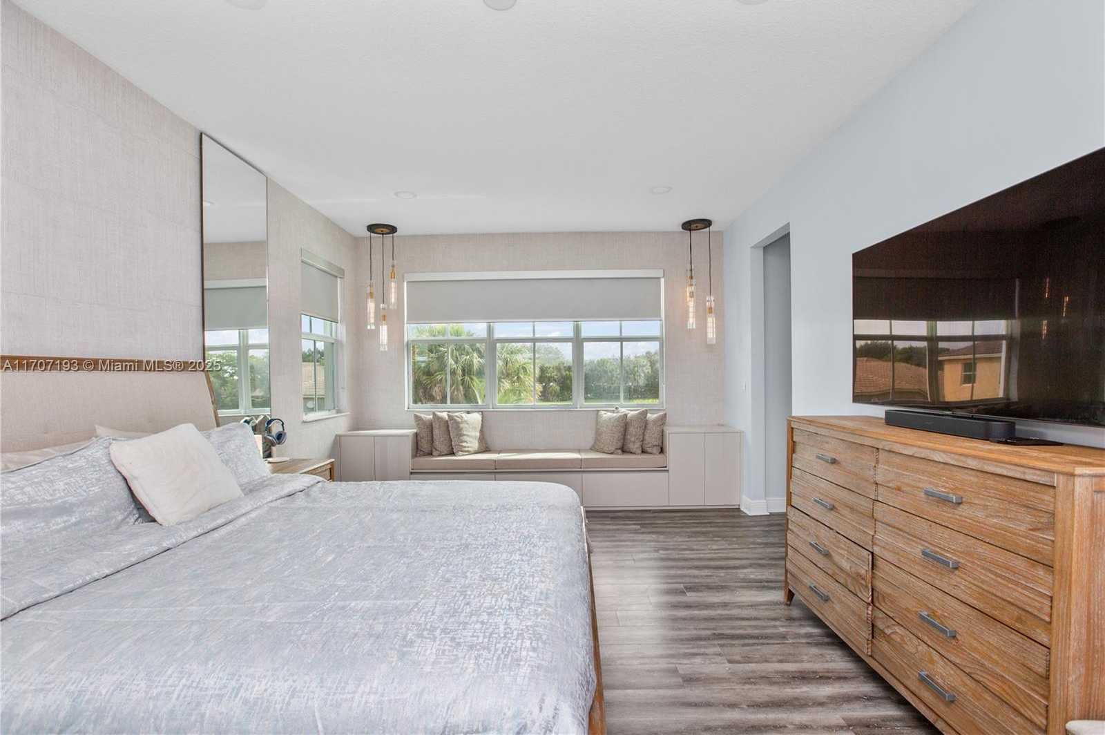 Small Image of 10410 RANCHETTE DR, Cooper City Number 31