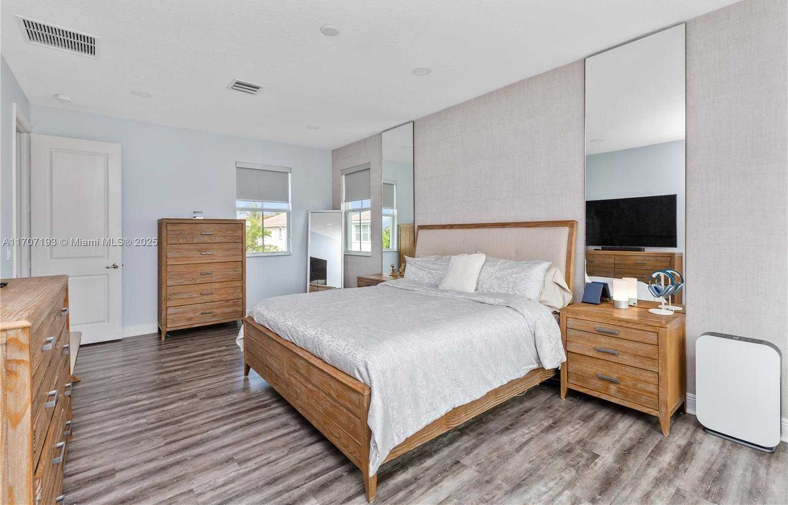 Small Image of 10410 RANCHETTE DR, Cooper City Number 32
