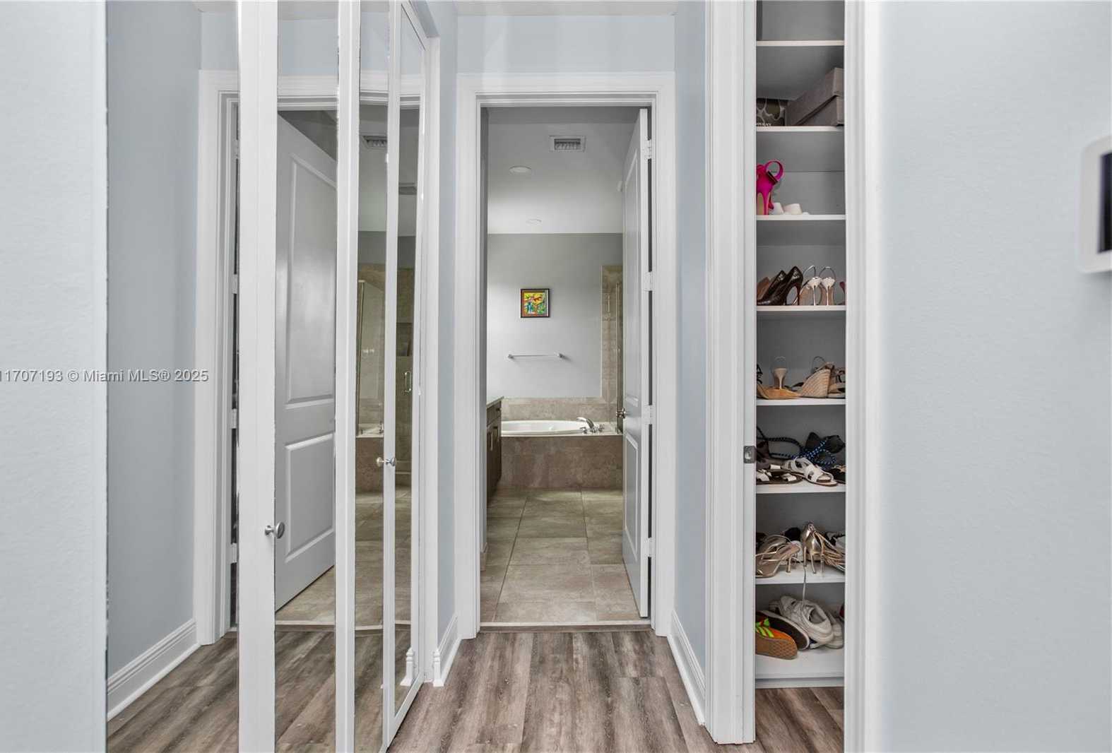 Small Image of 10410 RANCHETTE DR, Cooper City Number 33