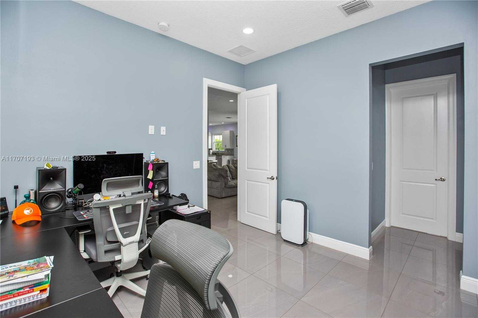 Small Image of 10410 RANCHETTE DR, Cooper City Number 41