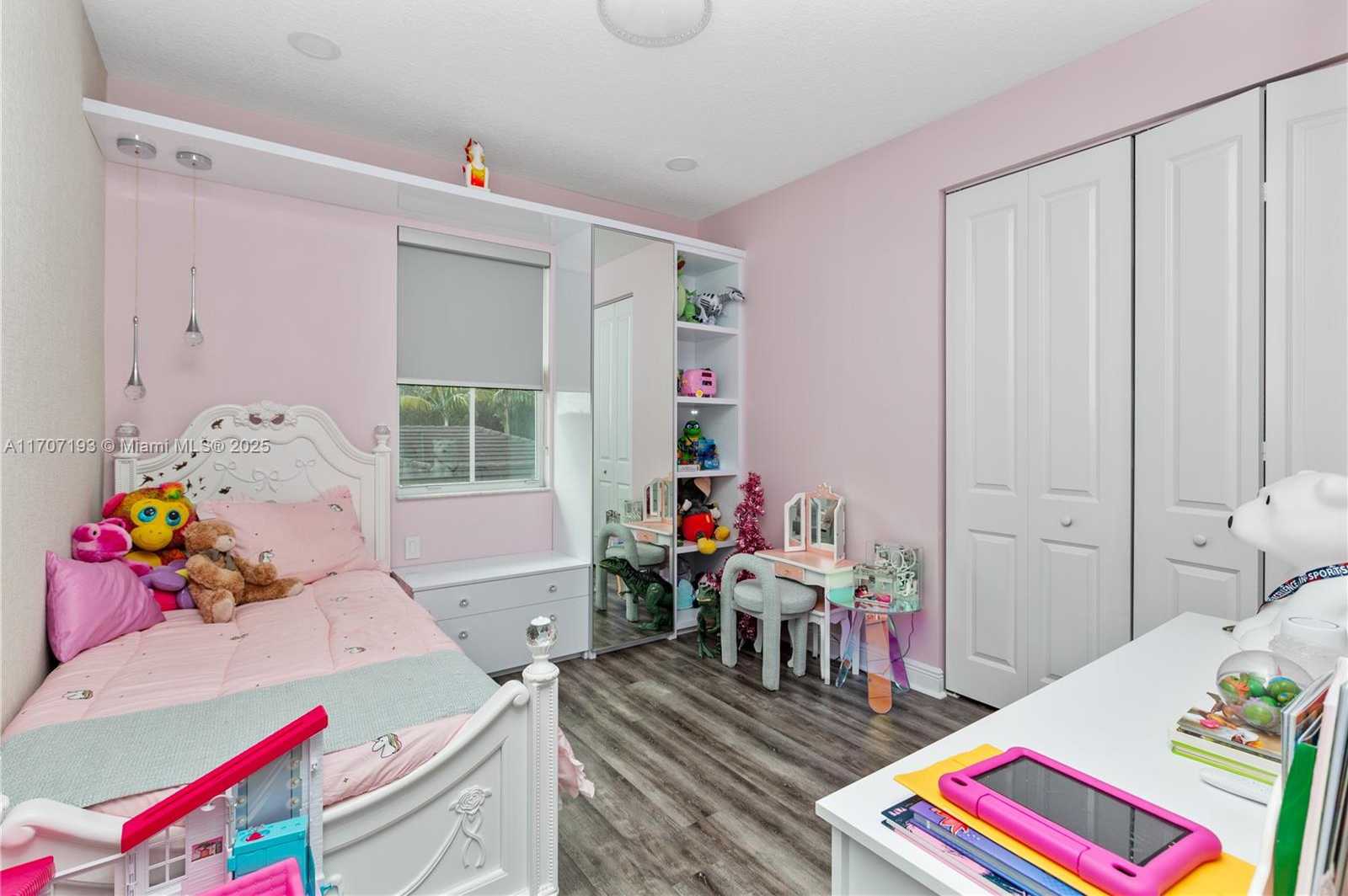 Small Image of 10410 RANCHETTE DR, Cooper City Number 45