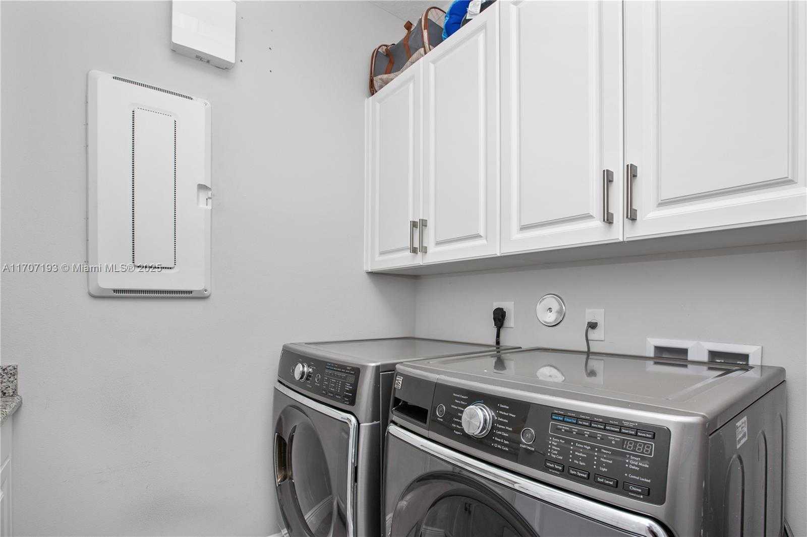 Small Image of 10410 RANCHETTE DR, Cooper City Number 50