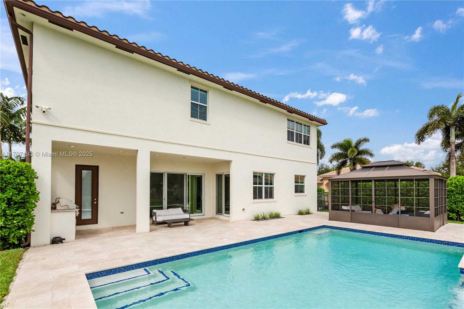 Small Image of 10410 RANCHETTE DR, Cooper City Number 7
