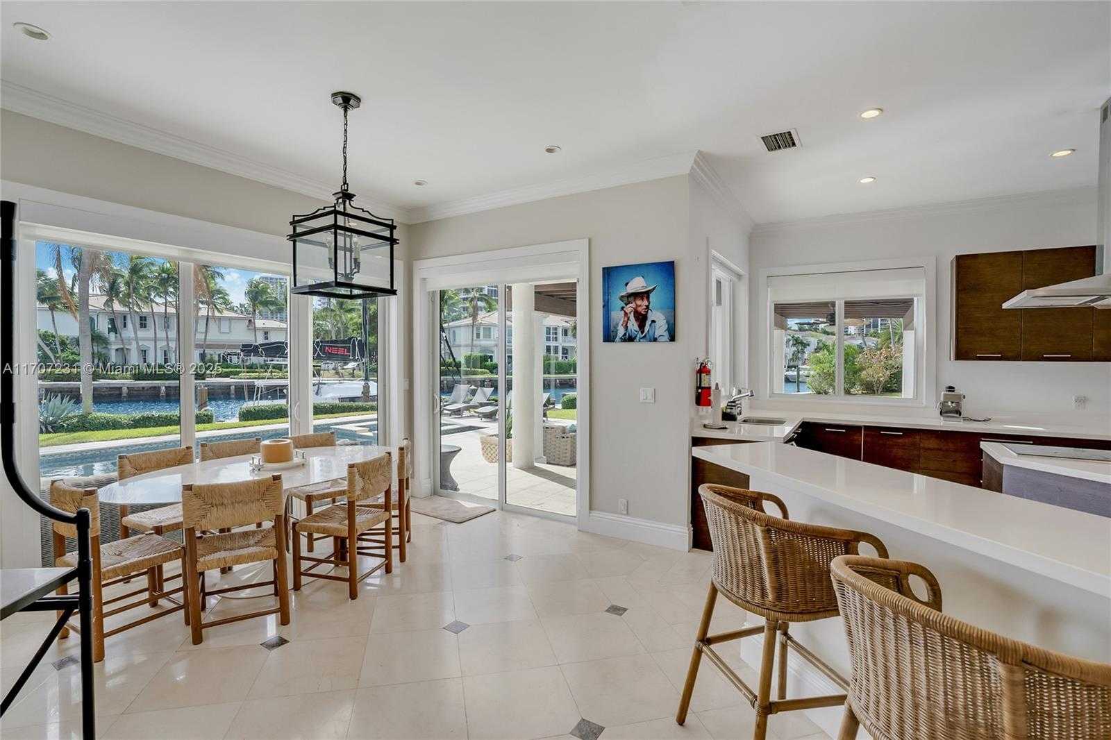 Small Image of 101 HOLIDAY DR, Hallandale Beach Number 11