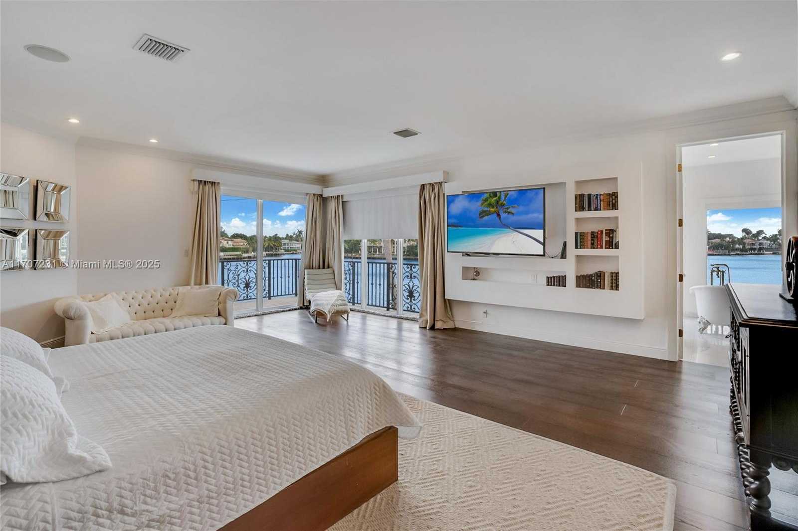 Small Image of 101 HOLIDAY DR, Hallandale Beach Number 14
