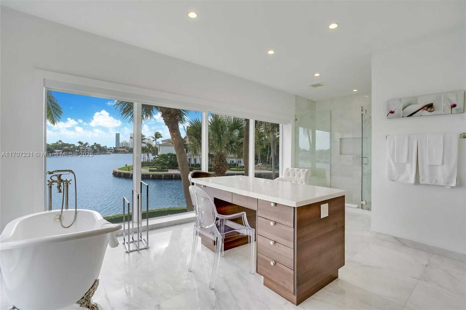Small Image of 101 HOLIDAY DR, Hallandale Beach Number 15
