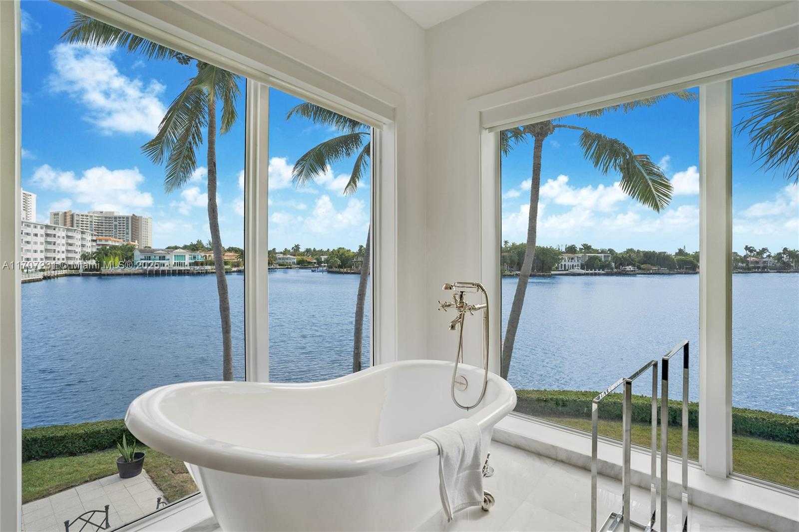 Small Image of 101 HOLIDAY DR, Hallandale Beach Number 16