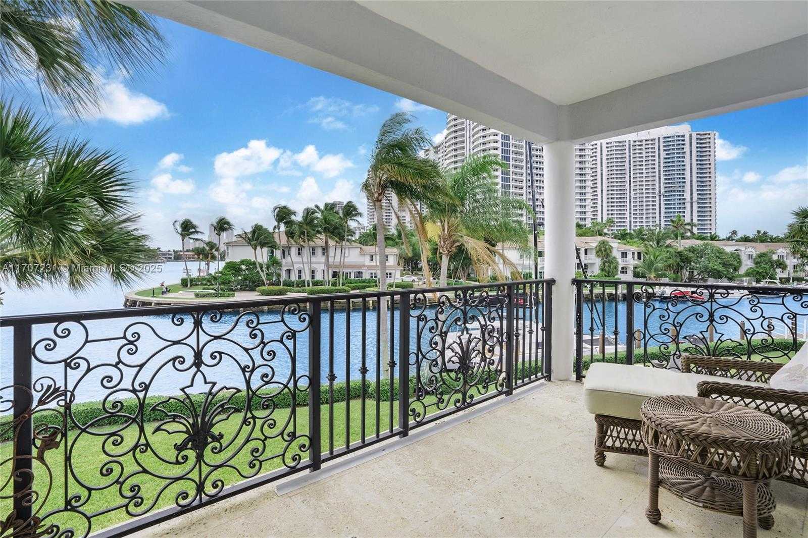 Small Image of 101 HOLIDAY DR, Hallandale Beach Number 18