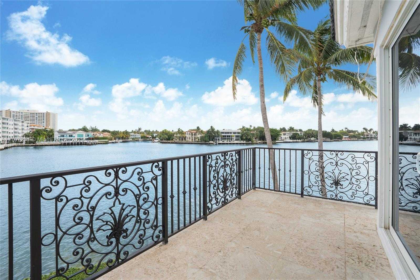 Small Image of 101 HOLIDAY DR, Hallandale Beach Number 19