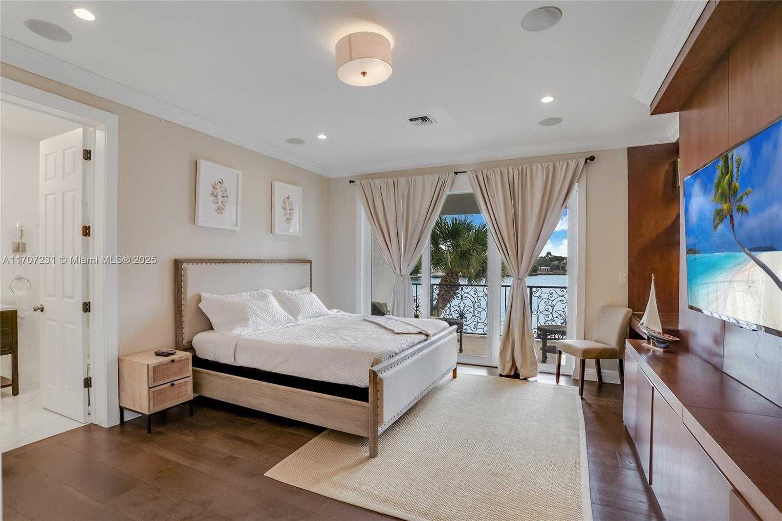 Small Image of 101 HOLIDAY DR, Hallandale Beach Number 20