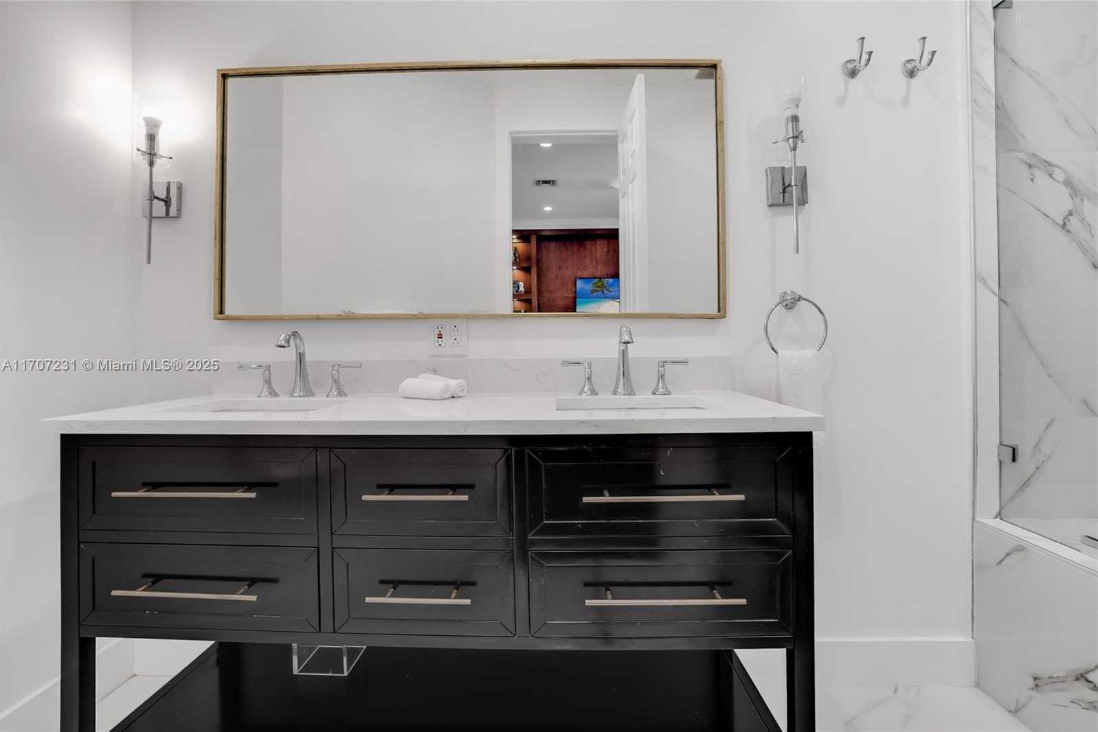 Small Image of 101 HOLIDAY DR, Hallandale Beach Number 21