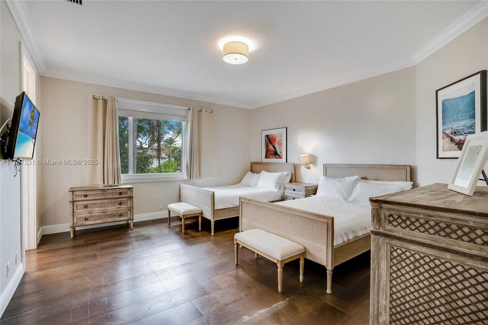 Small Image of 101 HOLIDAY DR, Hallandale Beach Number 22