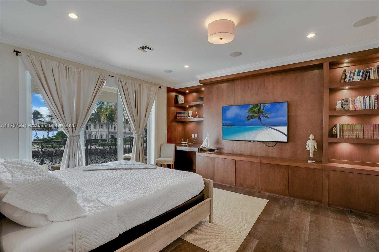 Small Image of 101 HOLIDAY DR, Hallandale Beach Number 24