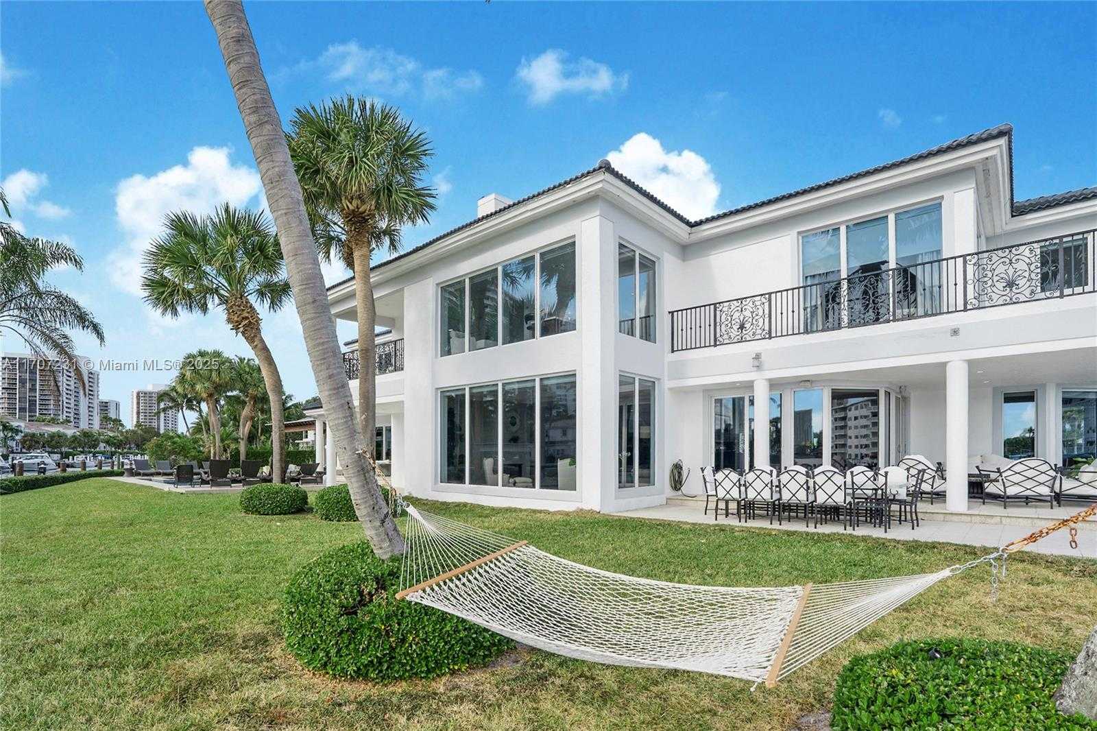 Small Image of 101 HOLIDAY DR, Hallandale Beach Number 27