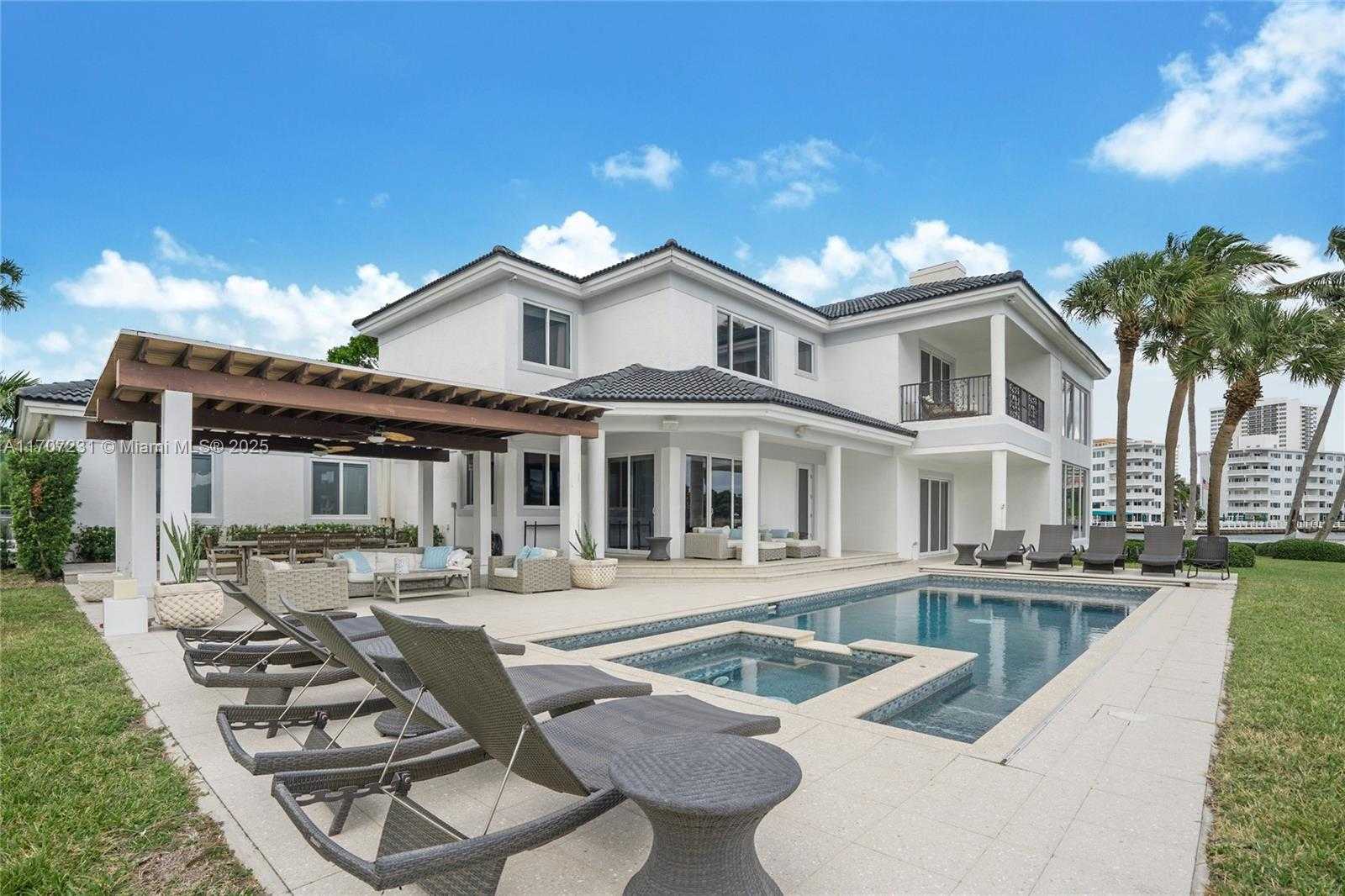 Small Image of 101 HOLIDAY DR, Hallandale Beach Number 29