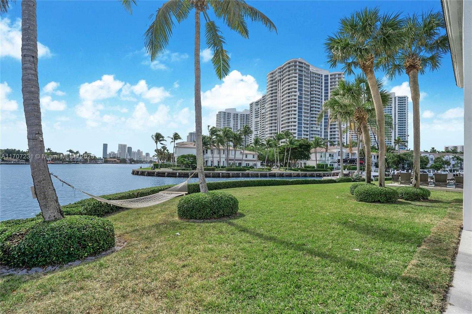 Small Image of 101 HOLIDAY DR, Hallandale Beach Number 32