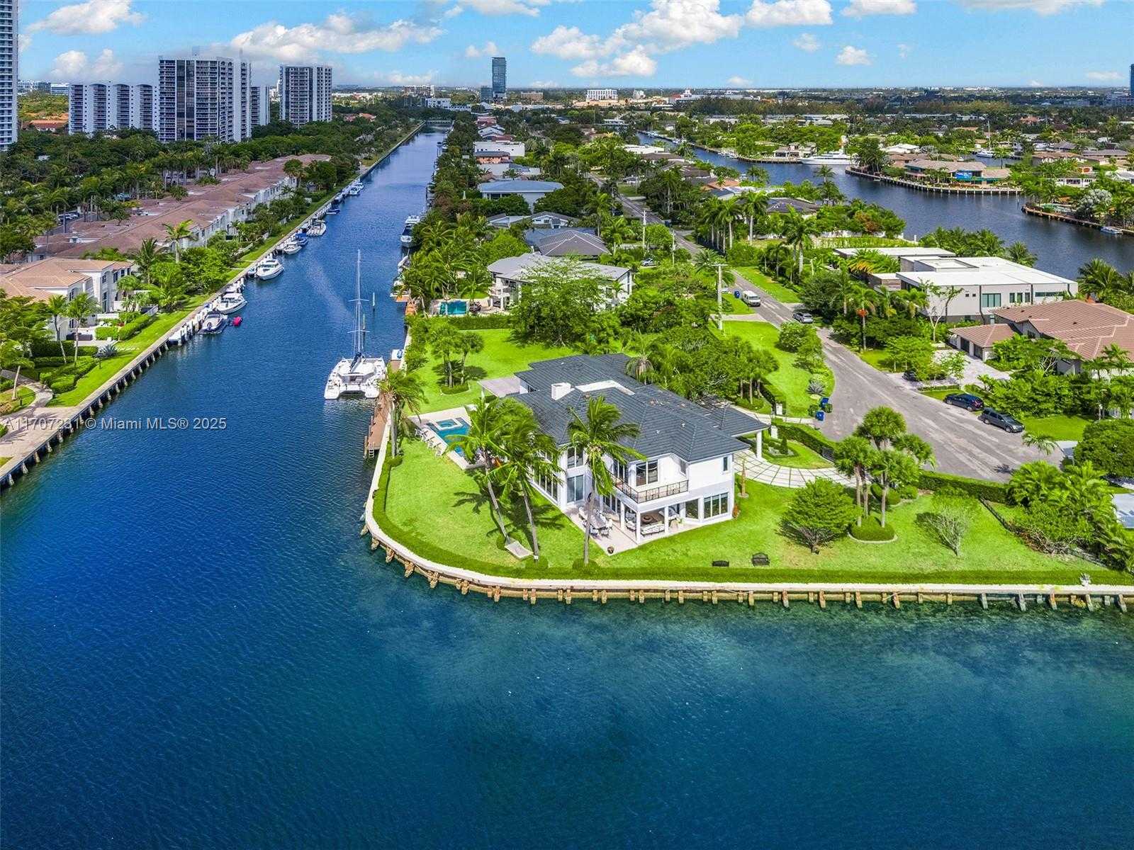 Small Image of 101 HOLIDAY DR, Hallandale Beach Number 36