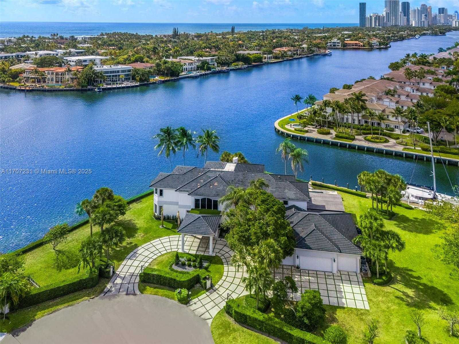 Small Image of 101 HOLIDAY DR, Hallandale Beach Number 37
