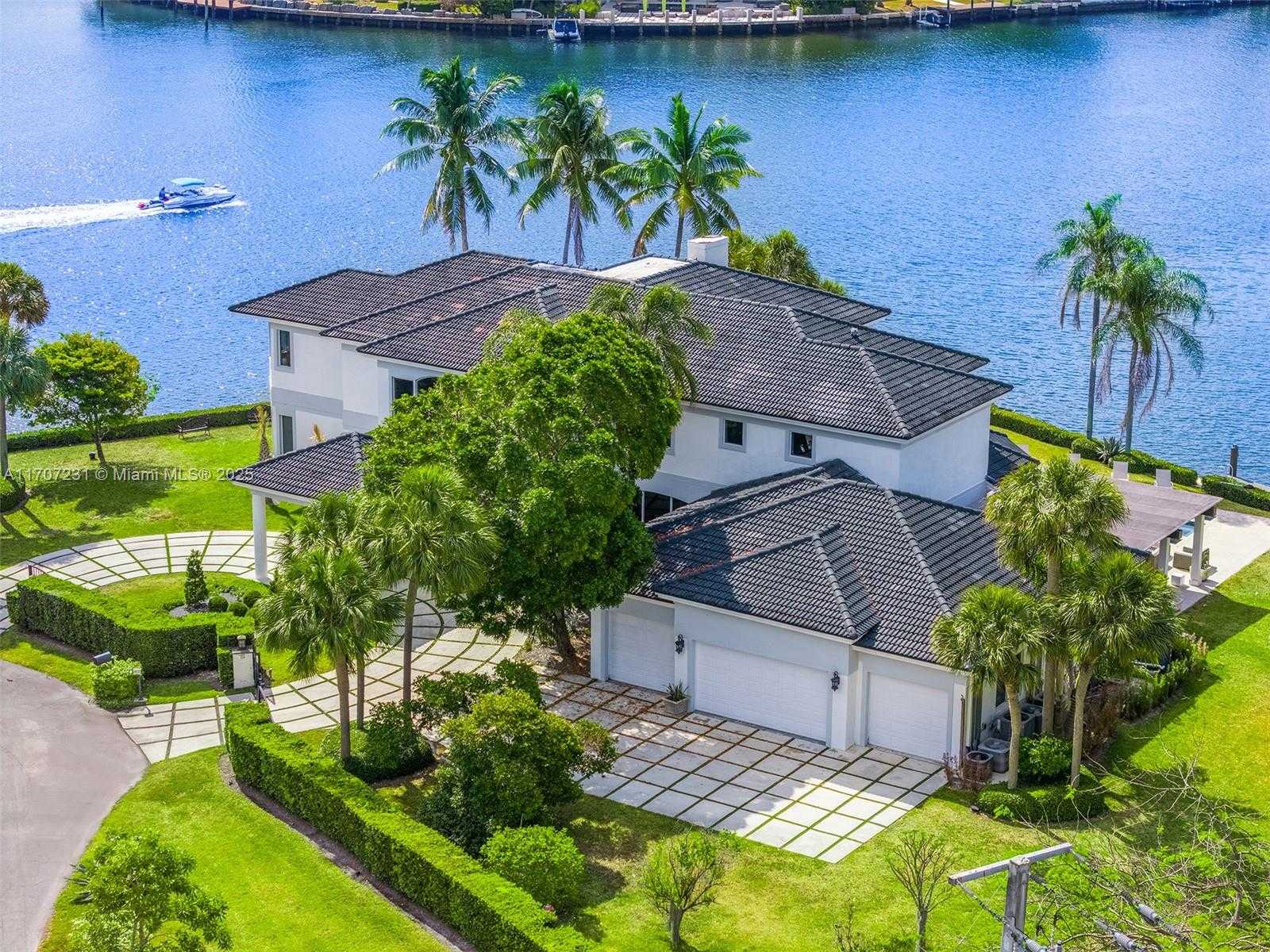 Small Image of 101 HOLIDAY DR, Hallandale Beach Number 39
