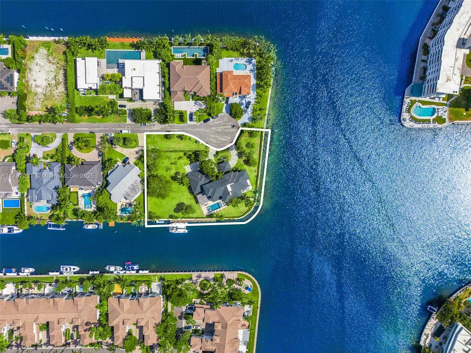 Small Image of 101 HOLIDAY DR, Hallandale Beach Number 42
